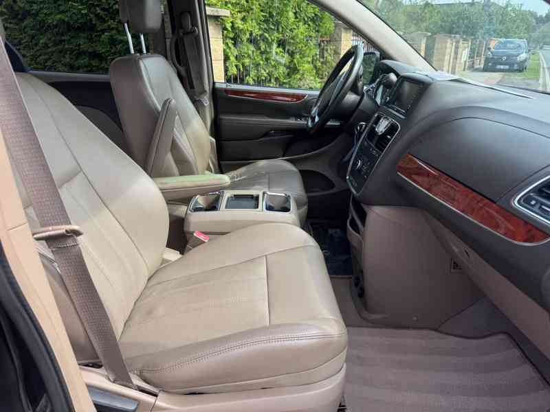 Chrysler Town Country 3.6 RT Stown DVD 2012 - foto 9
