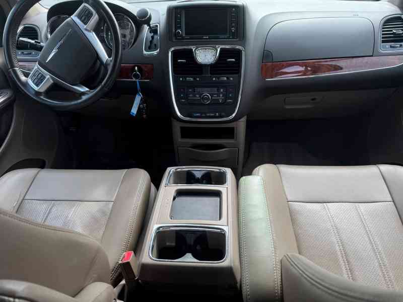 Chrysler Town Country 3.6 RT Stown DVD 2012 - foto 11