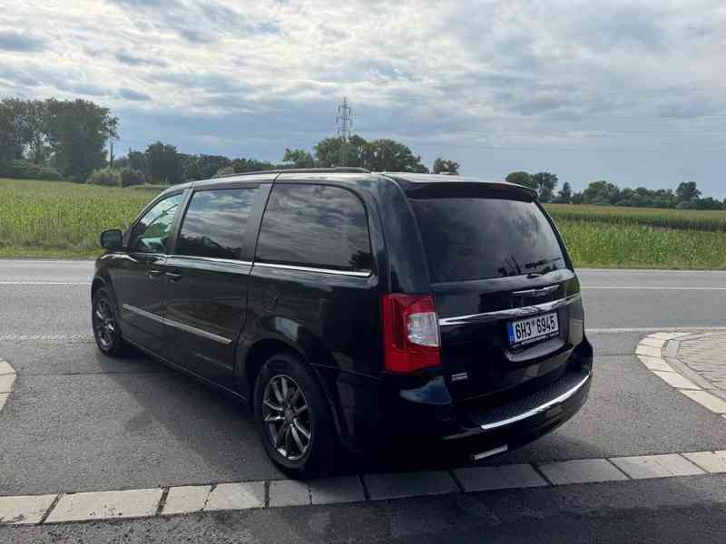 Chrysler Town Country 3.6 RT Stown DVD 2012 - foto 3