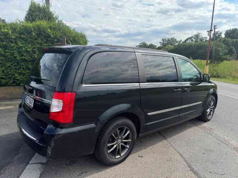 Chrysler Town Country 3.6 RT Stown DVD 2012 - foto 4
