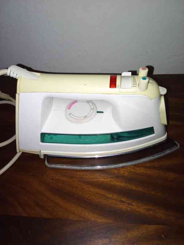 Retro napařovací žehlička ROWENTA DE-82.1 C - foto 2