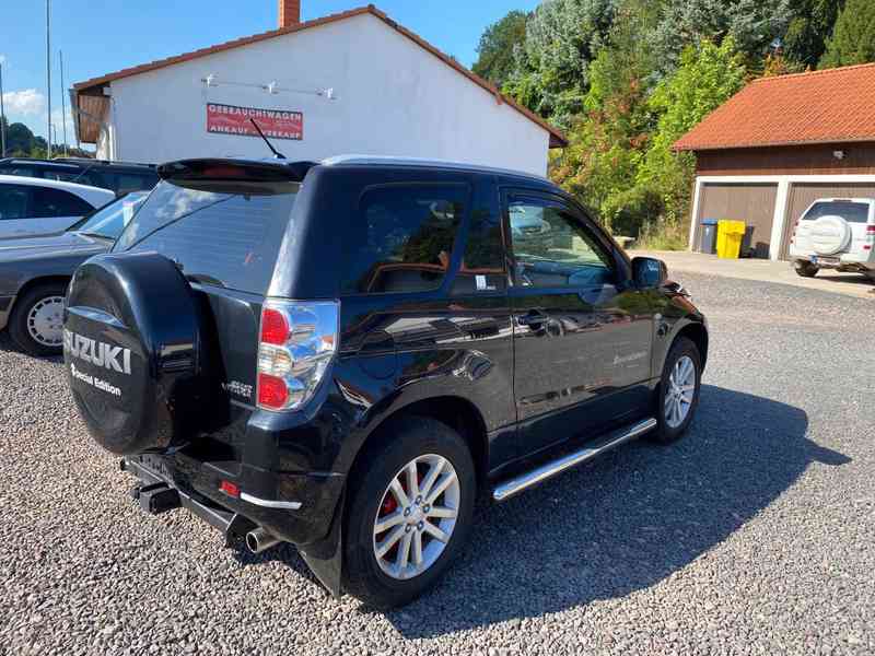 Suzuki Grand Vitara 1.6i Black and White benzín 78kw - foto 4