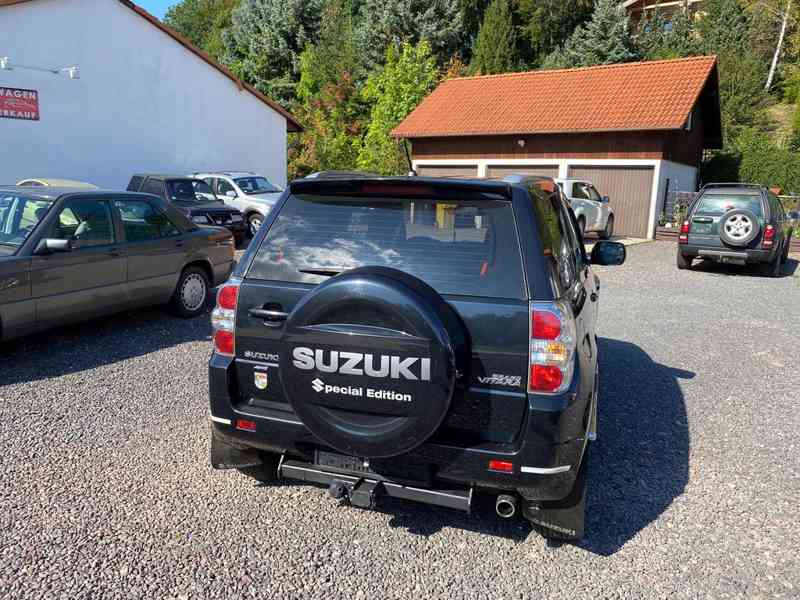 Suzuki Grand Vitara 1.6i Black and White benzín 78kw - foto 3