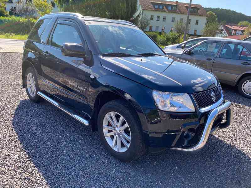 Suzuki Grand Vitara 1.6i Black and White benzín 78kw - foto 11