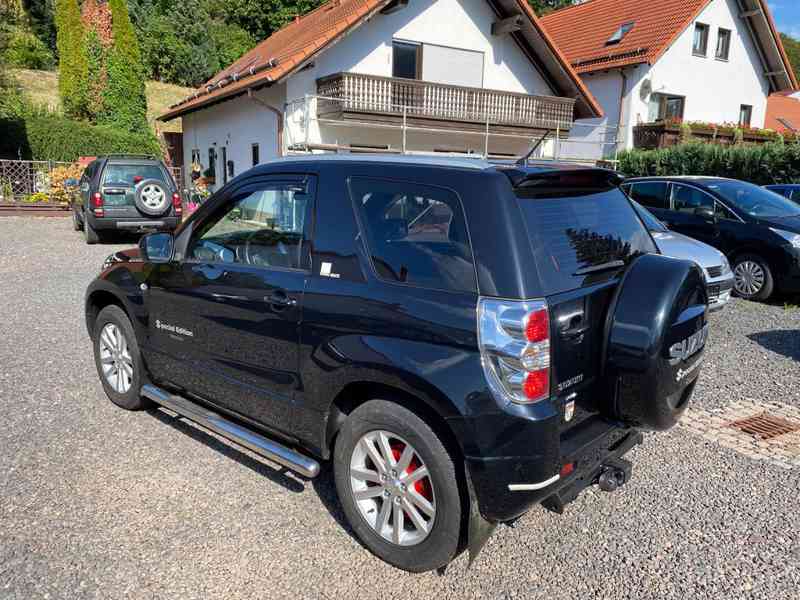 Suzuki Grand Vitara 1.6i Black and White benzín 78kw - foto 10