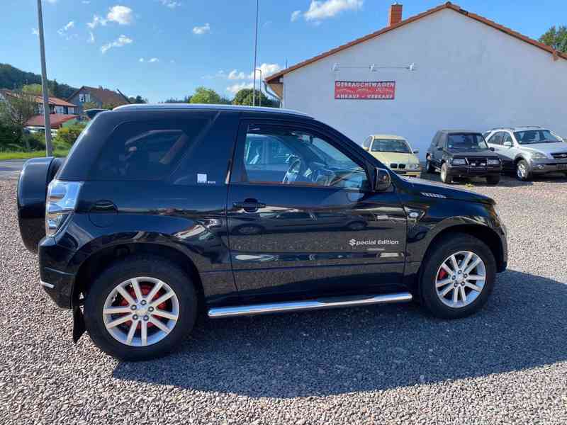 Suzuki Grand Vitara 1.6i Black and White benzín 78kw - foto 6