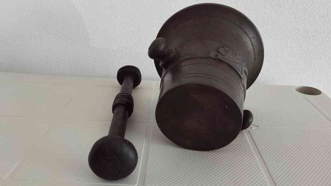 Válečný litinový hmoždíř s dělem a rokem 1914-1917 + tlouk - foto 16