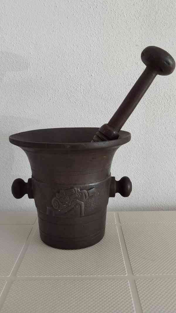 Válečný litinový hmoždíř s dělem a rokem 1914-1917 + tlouk - foto 5