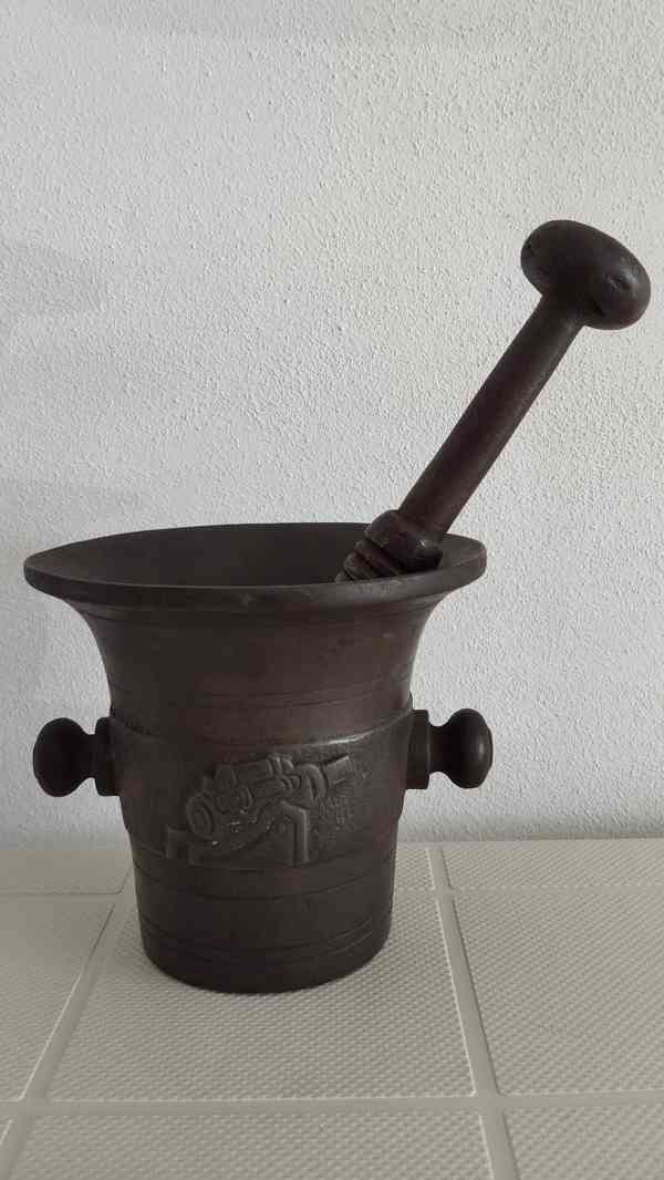 Válečný litinový hmoždíř s dělem a rokem 1914-1917 + tlouk - foto 3