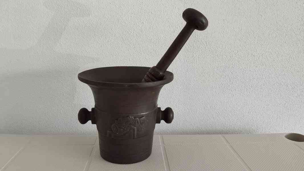 Válečný litinový hmoždíř s dělem a rokem 1914-1917 + tlouk - foto 7