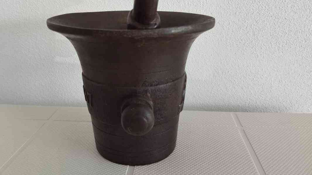 Válečný litinový hmoždíř s dělem a rokem 1914-1917 + tlouk - foto 17