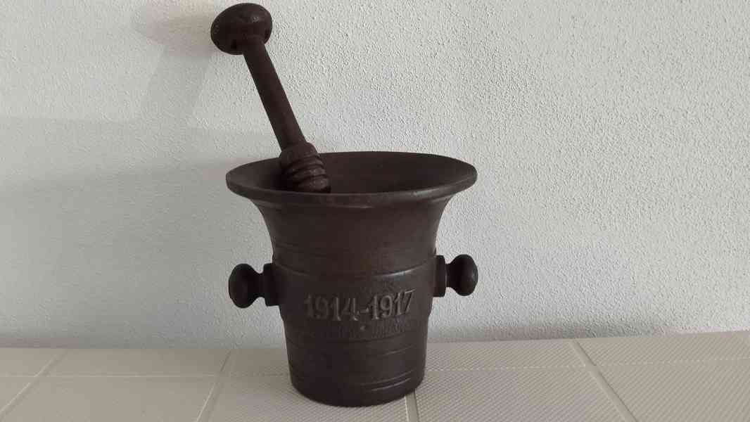Válečný litinový hmoždíř s dělem a rokem 1914-1917 + tlouk - foto 4