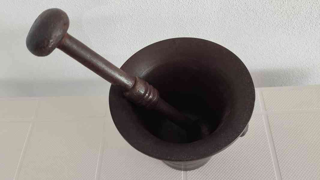 Válečný litinový hmoždíř s dělem a rokem 1914-1917 + tlouk - foto 8