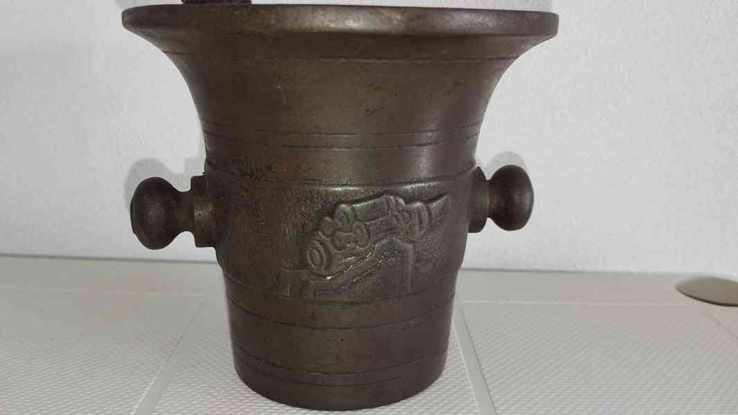 Válečný litinový hmoždíř s dělem a rokem 1914-1917 + tlouk - foto 13