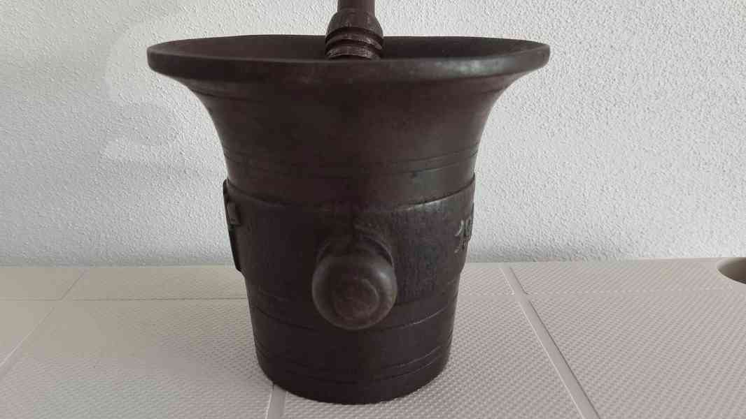 Válečný litinový hmoždíř s dělem a rokem 1914-1917 + tlouk - foto 15