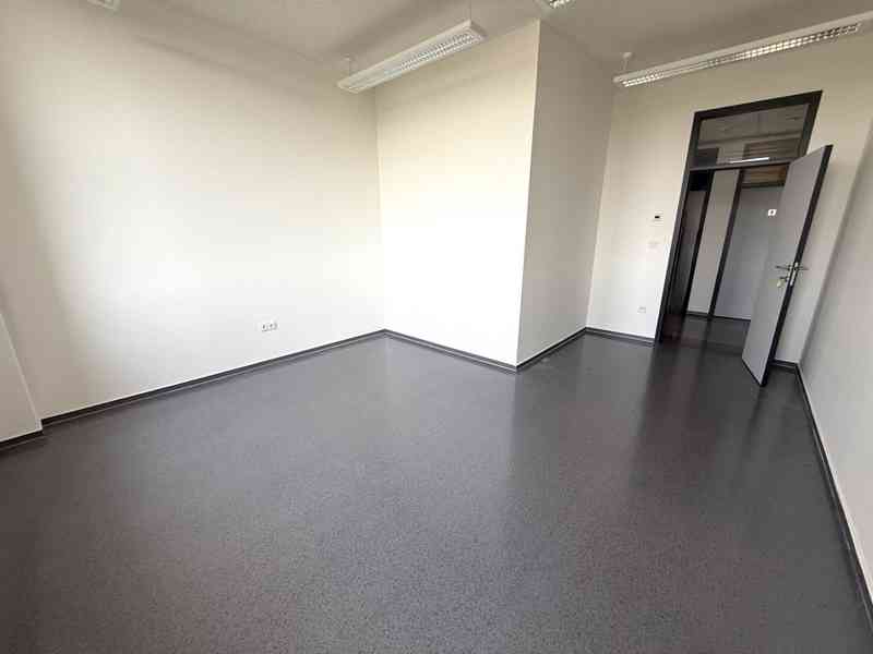 PRONÁJEM KANCELÁŘE S PARKOVACÍM STÁNÍM V BRNĚ-HERŠPICÍCH - foto 9