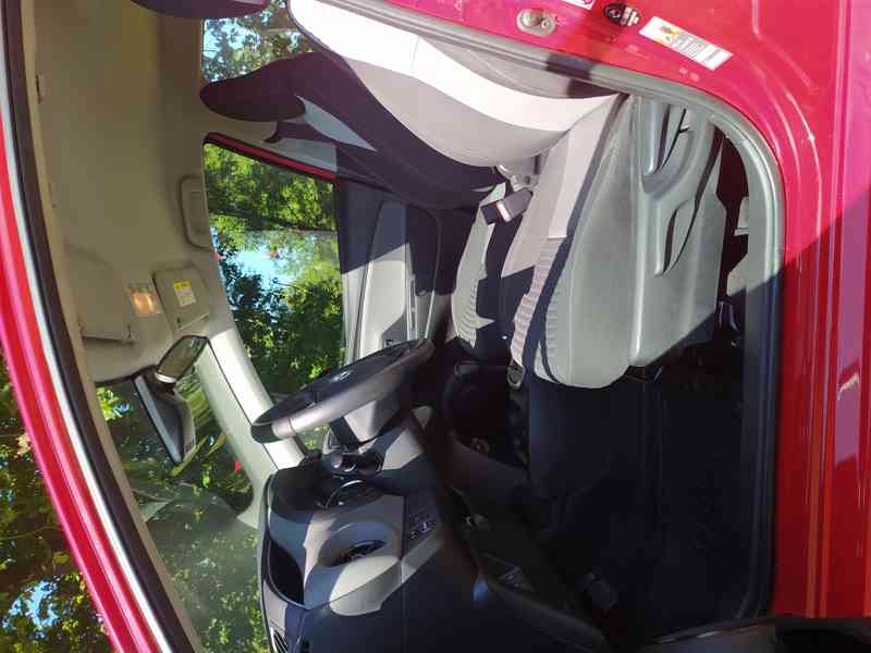 Toyota Yaris Hybrid 1.5i  - foto 7