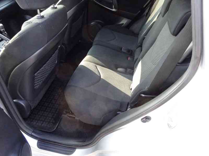 Toyota Rav4 2.0i 4x4 r.v.2011 (116 kw) stk:8/2025 - foto 15