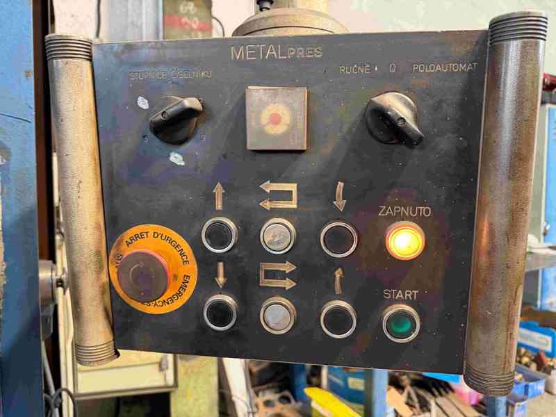 Použitá ohýbačka plechu XON 2000/6 c, r. v. 1997 - foto 8