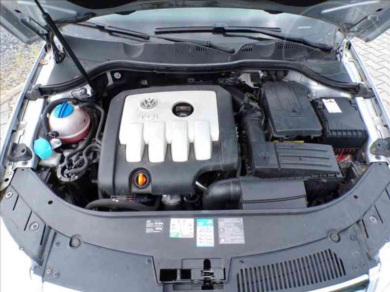 Volkswagen Passat 2,0 TDI HIGHLINE,XENONY - foto 14