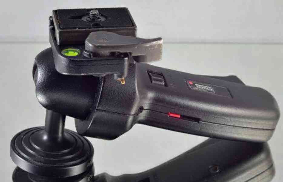 Stativová hlava: Manfrotto 322RC2 **Kulová hlava s rukojetí - foto 3