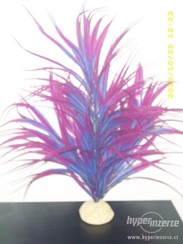 velká fialová umělá akva rostlina - foto 4