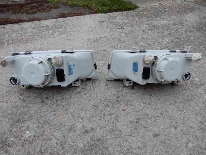 Přední svělo Felicia - foto 4