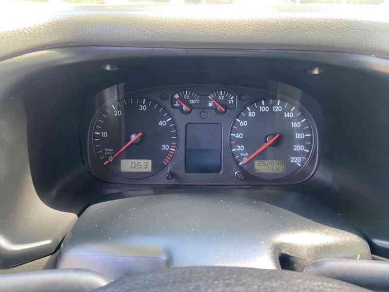 Volkswagen T4 Multivan 2,5tdi ATLANTIS 111kw - foto 3