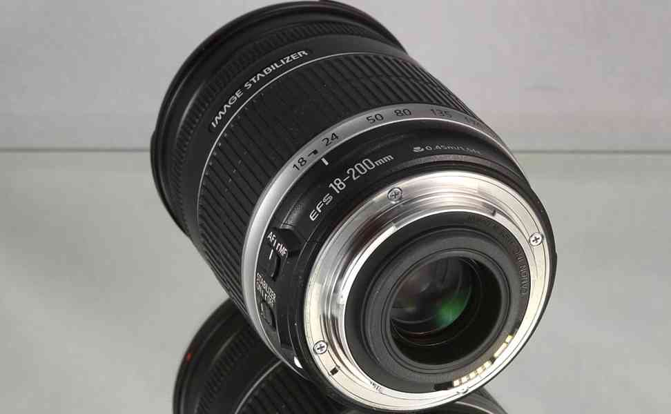 Canon EF-S 18-200mm f/4-5,6 IS  - foto 4