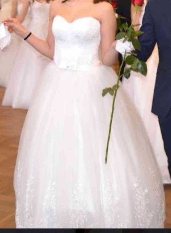 Bílé svatební šaty - foto 3