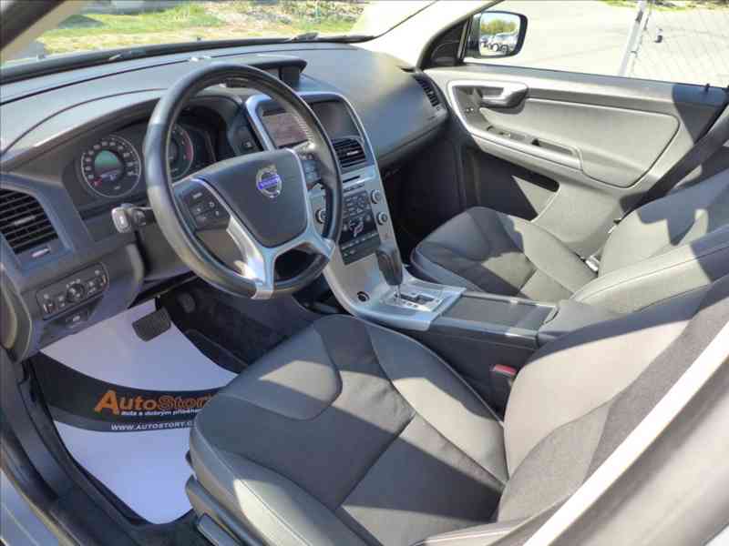Volvo XC60 2,4 D 4x4, NAVI, 1.MAJITEL - foto 9