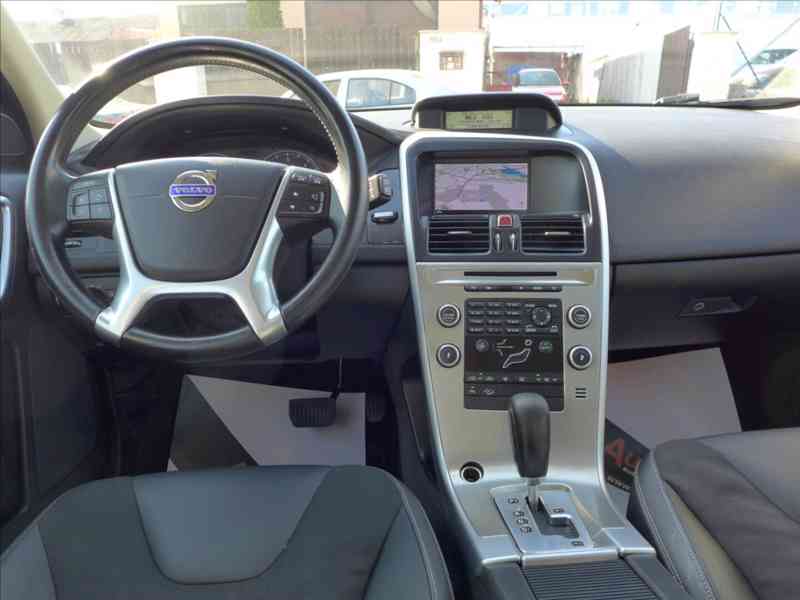 Volvo XC60 2,4 D 4x4, NAVI, 1.MAJITEL - foto 11