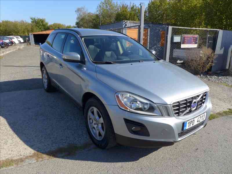 Volvo XC60 2,4 D 4x4, NAVI, 1.MAJITEL - foto 3