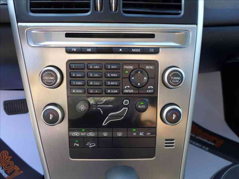 Volvo XC60 2,4 D 4x4, NAVI, 1.MAJITEL - foto 14