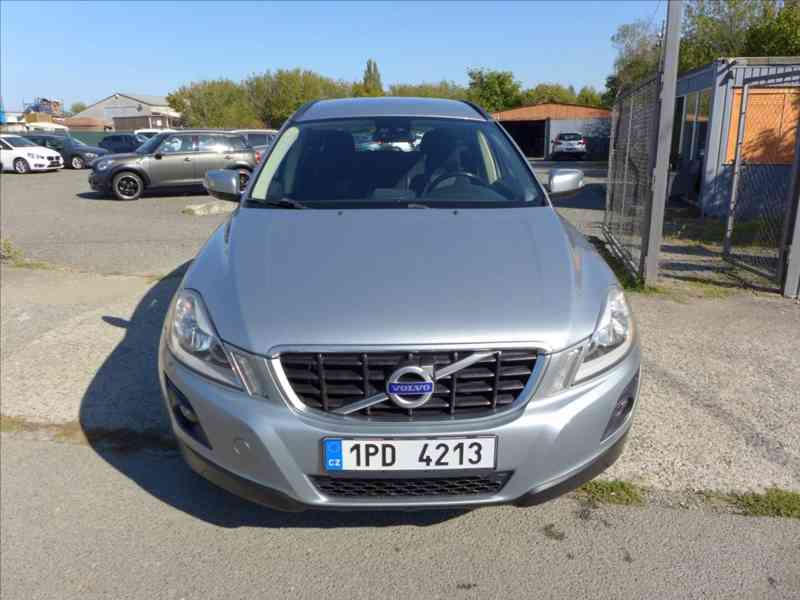 Volvo XC60 2,4 D 4x4, NAVI, 1.MAJITEL - foto 2