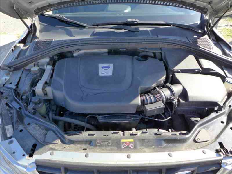 Volvo XC60 2,4 D 4x4, NAVI, 1.MAJITEL - foto 20