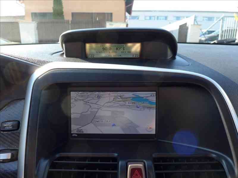 Volvo XC60 2,4 D 4x4, NAVI, 1.MAJITEL - foto 13