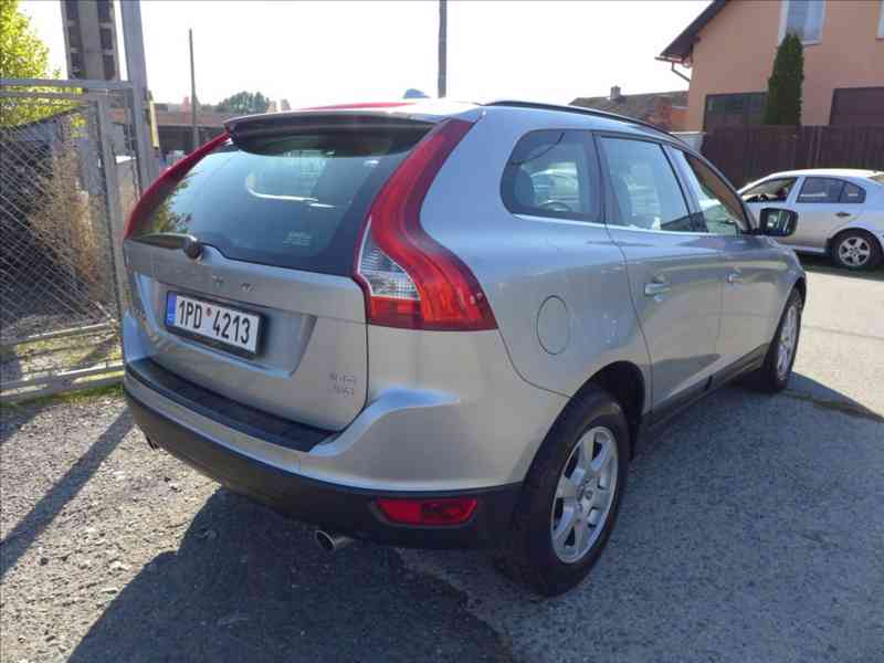 Volvo XC60 2,4 D 4x4, NAVI, 1.MAJITEL - foto 5