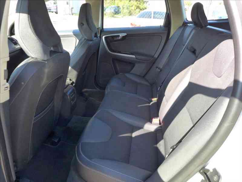 Volvo XC60 2,4 D 4x4, NAVI, 1.MAJITEL - foto 15