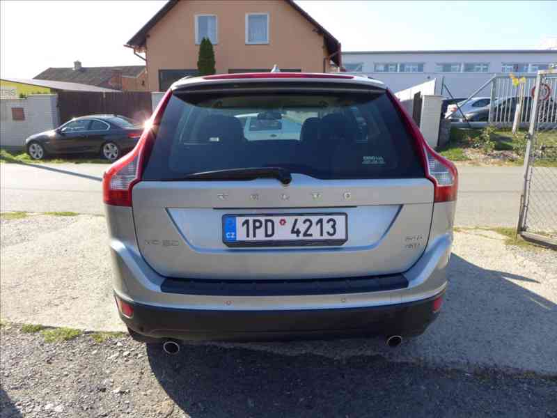 Volvo XC60 2,4 D 4x4, NAVI, 1.MAJITEL - foto 6
