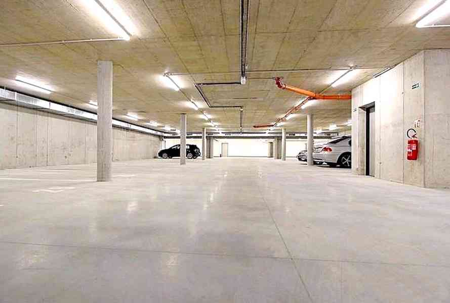 Prodám kryté garážoví stání v novostavbě ve Slavkově u Brna - foto 5