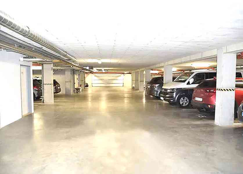 Prodám kryté garážoví stání v novostavbě ve Slavkově u Brna - foto 8