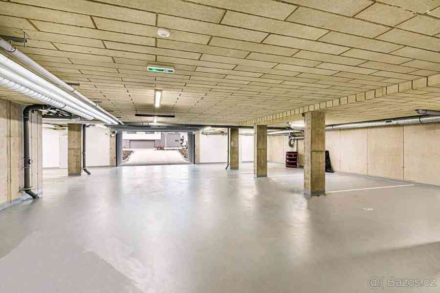 Prodám kryté garážoví stání v novostavbě ve Slavkově u Brna - foto 6