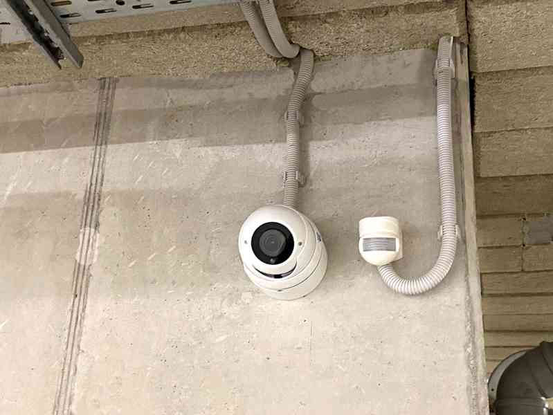 Prodám kryté garážoví stání v novostavbě ve Slavkově u Brna - foto 11