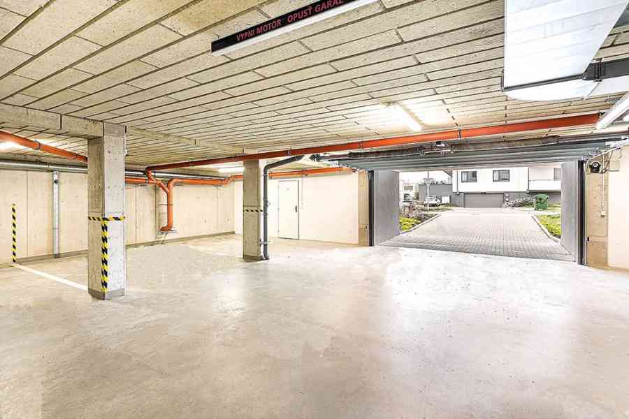 Prodám kryté garážoví stání v novostavbě ve Slavkově u Brna - foto 3