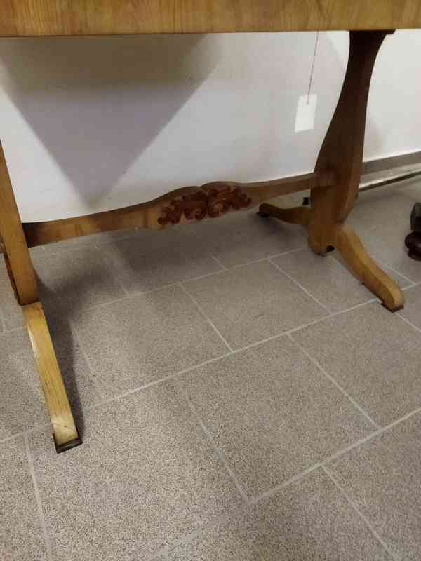 psací stůl se zásuvkou, zámkem a klíčem - foto 3