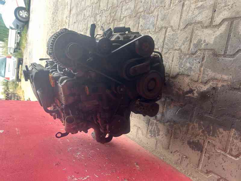 Motor 2,5CRD 85KW Chrysler Voyager VM69B kompletní - foto 2