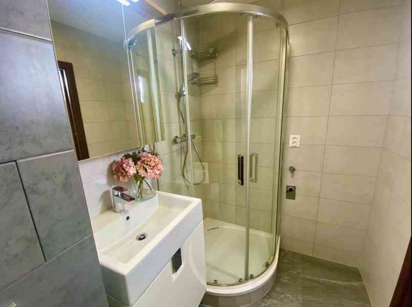 Pronájem krásného bytu 2+kk po kompletní renovaci. Roztoky - foto 21