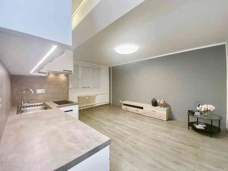 Pronájem krásného bytu 2+kk po kompletní renovaci. Roztoky - foto 10
