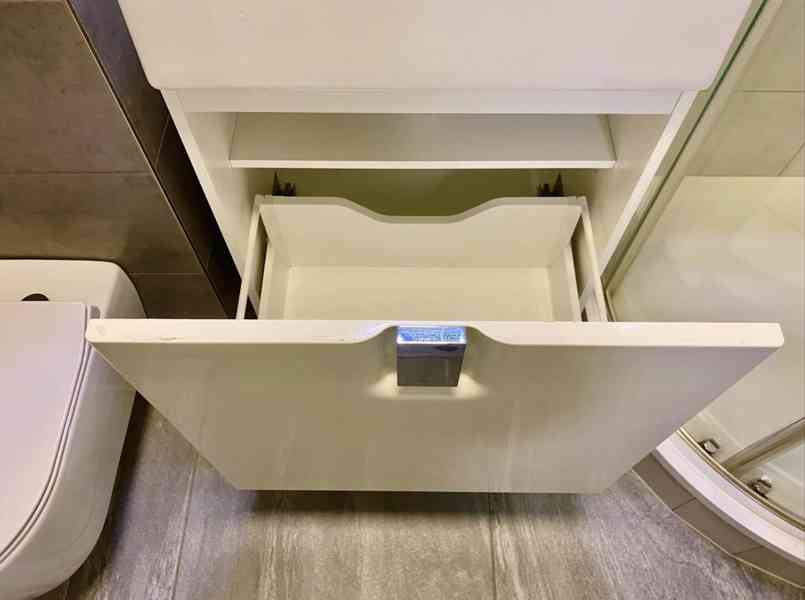 Pronájem krásného bytu 2+kk po kompletní renovaci. Roztoky - foto 26